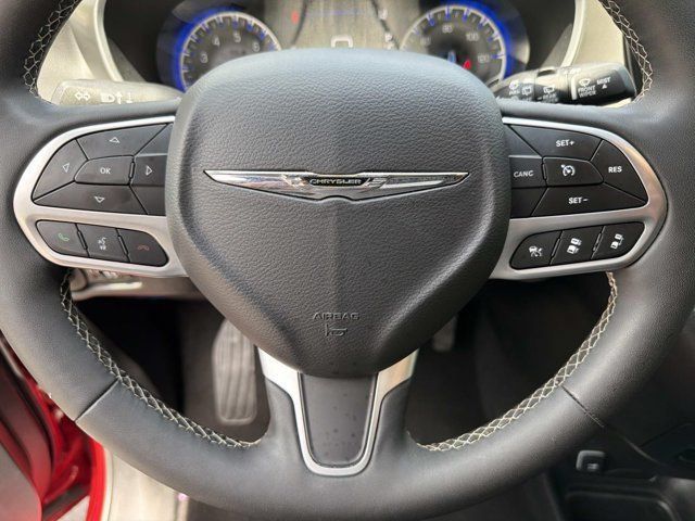 Used 2025 Chrysler Pacifica Select FWD image 22