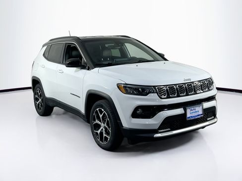 Used 2024 Jeep Compass Limited image 3