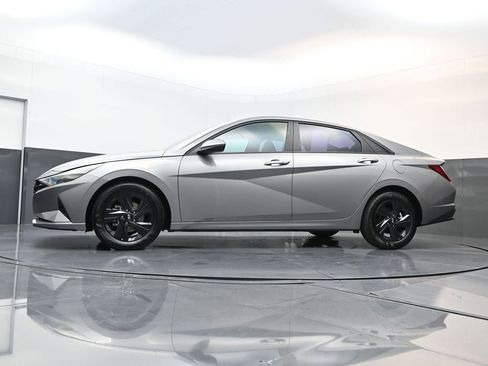 Certified 2023 Hyundai Elantra SEL image 25