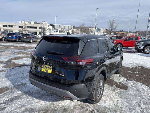 Used 2023 Nissan Rogue S image 6