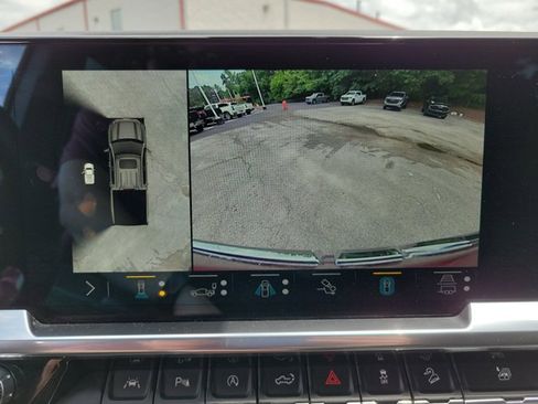 Used 2023 GMC Sierra 1500 Elevation w/ Preferred Package image 17