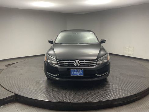 Used 2014 Volkswagen Passat TDI SE FWD image 2