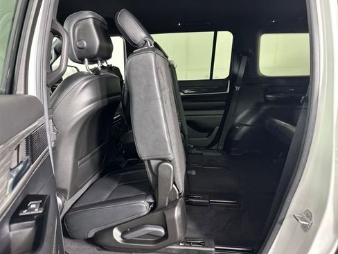 Used 2022 Jeep Wagoneer Series III w/ Flexible Seating Group image 46