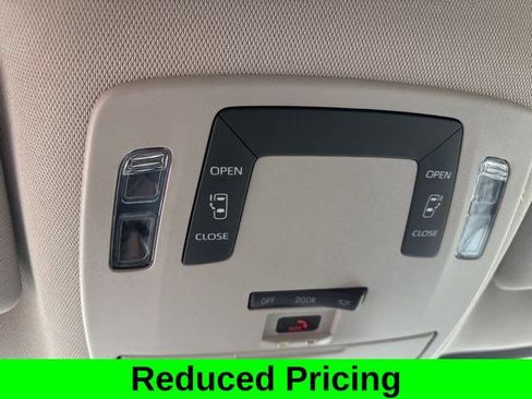 Used 2025 Toyota Sienna LE FWD image 26