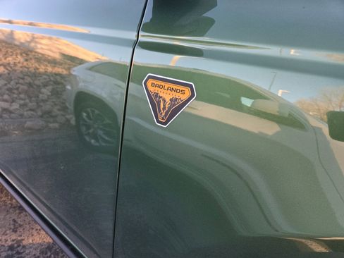 Used 2022 Ford Bronco Badlands image 14