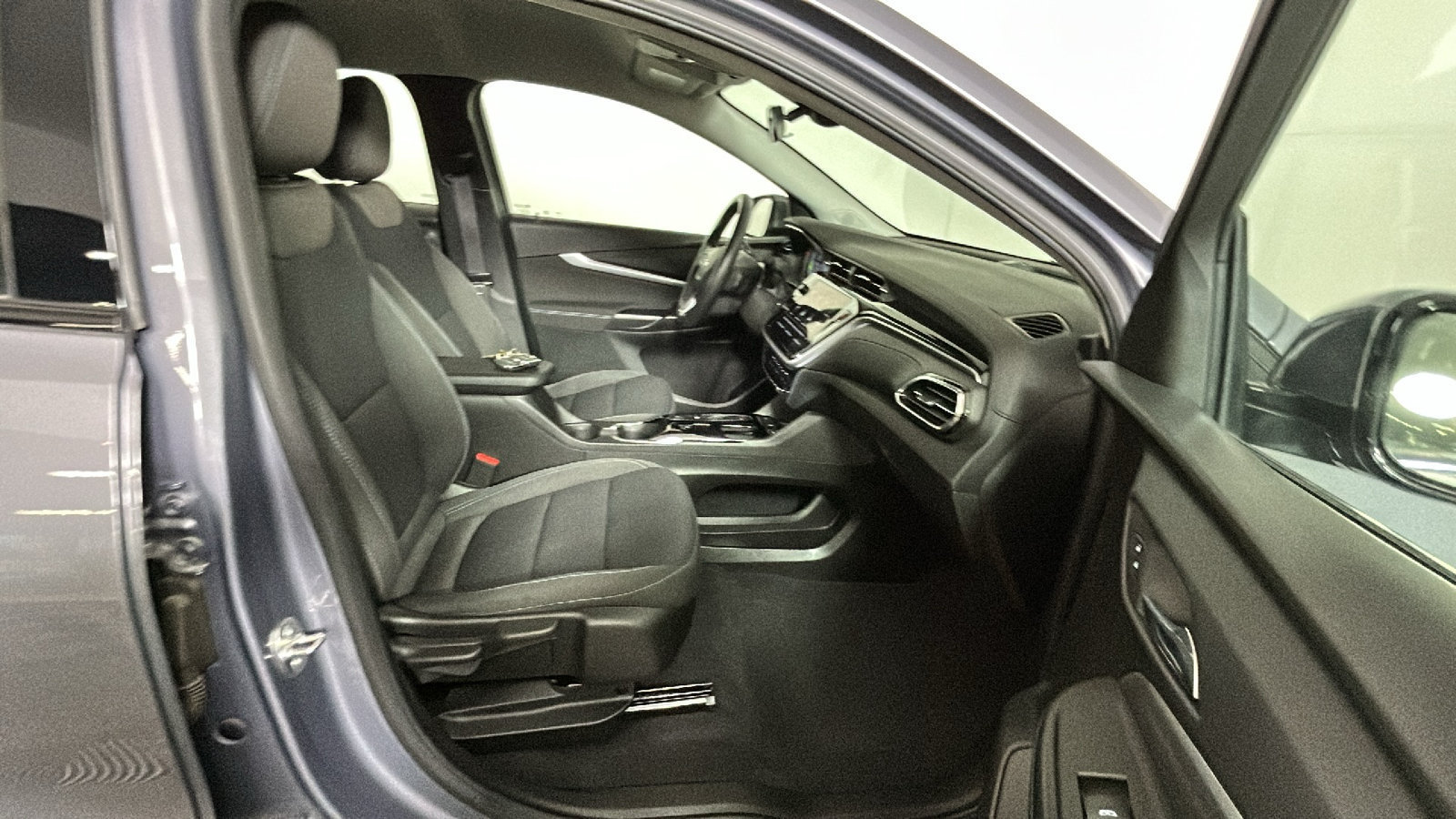 Used 2023 Chevrolet Bolt EUV LT w/ Comfort Package FWD image 36