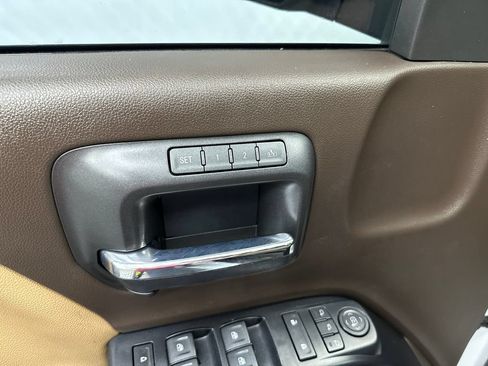 Used 2018 GMC Sierra 1500 Denali w/ Denali Ultimate Package AWD/4WD image 12