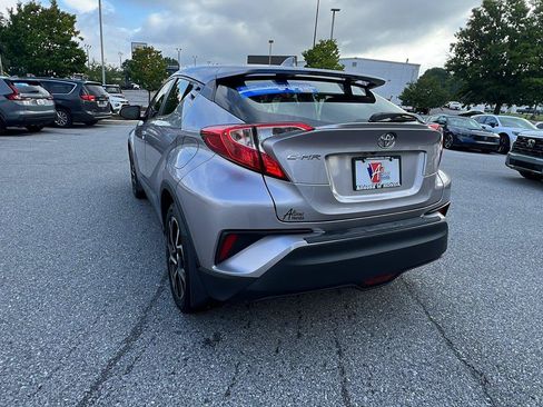 Used 2019 Toyota C-HR XLE FWD image 6