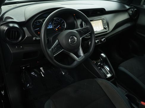 Used 2019 Nissan Kicks S image 18