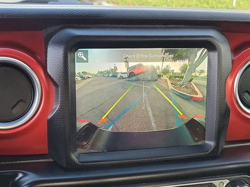 Certified 2022 Jeep Gladiator Rubicon w/ Cold Weather Group image 10