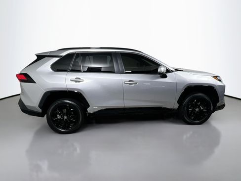 Used 2025 Toyota RAV4 SE AWD/4WD image 3