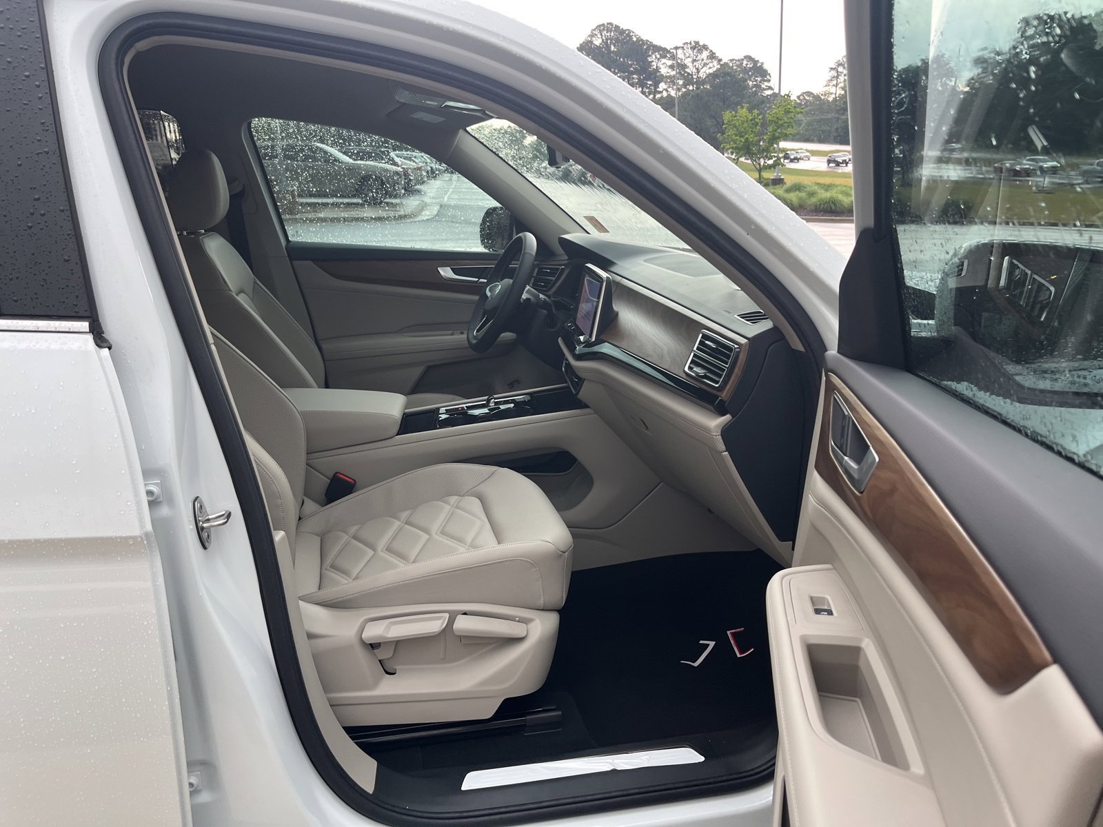 New 2026 Volkswagen Atlas SE FWD image 32