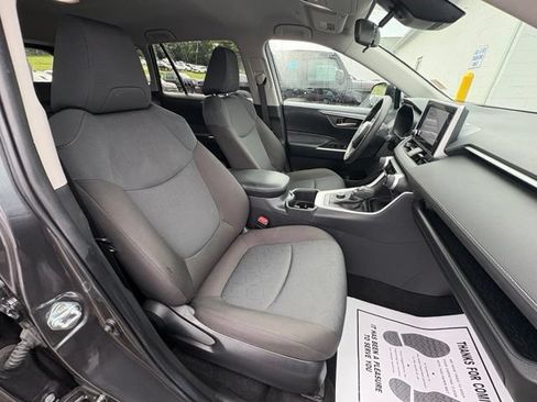 Used 2025 Toyota RAV4 XLE AWD/4WD image 21