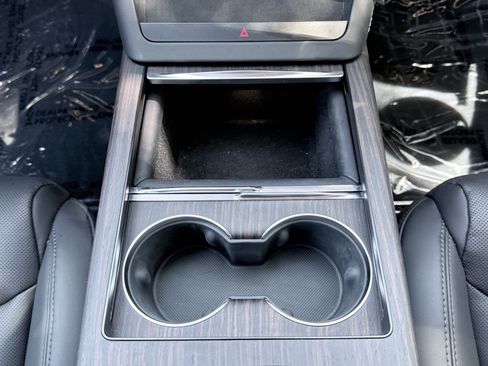 Used 2025 Tesla Model S AWD/4WD image 63