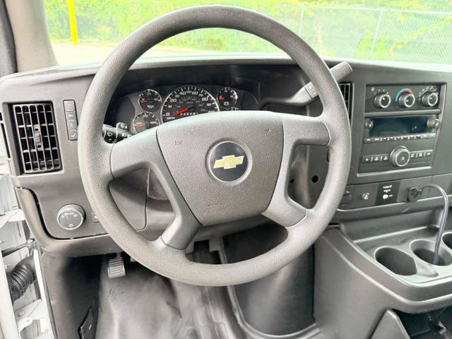 Used 2015 Chevrolet Express 2500 RWD image 24
