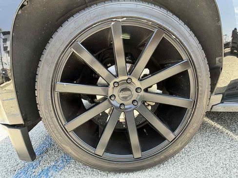 Used 2018 Chevrolet Suburban LS RWD image 6