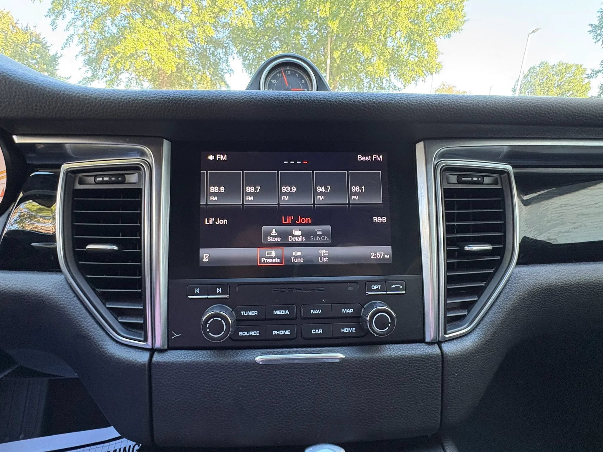 Used 2018 Porsche Macan AWD/4WD image 39
