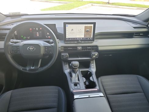 Certified 2026 Toyota RAV4 SE w/ Convenience Package AWD/4WD image 17