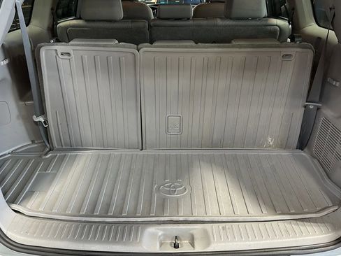 Used 2019 Toyota Highlander LE AWD/4WD image 14