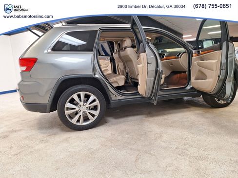 Used 2013 Jeep Grand Cherokee Overland w/ Advance Technology Group image 26
