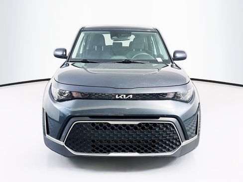 Used 2025 Kia Soul LX w/ LX Technology Package FWD image 2