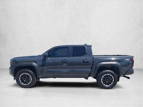 Certified 2025 Toyota Tacoma TRD Off-Road AWD/4WD image 9
