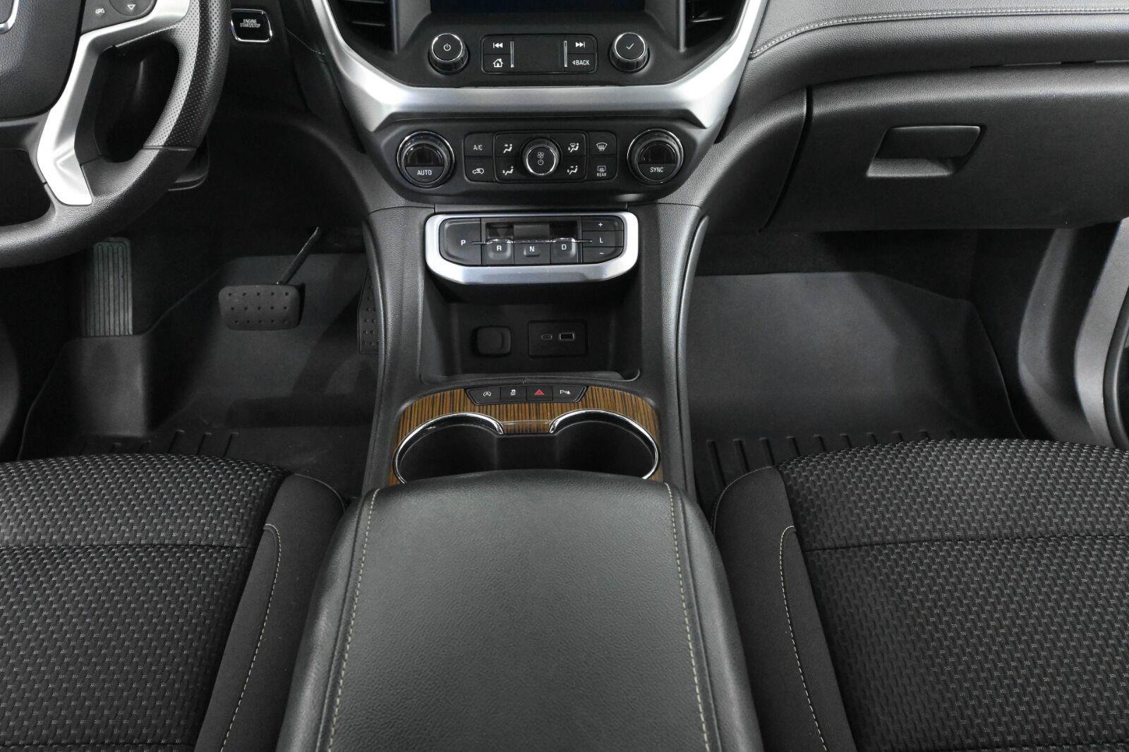Used 2021 GMC Acadia SLE w/ Driver Convenience Package FWD image 16