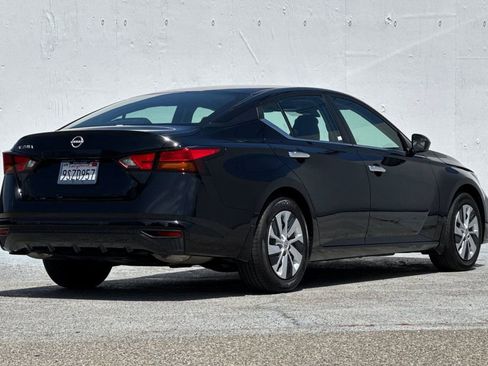 Certified 2024 Nissan Altima 2.5 S FWD image 3