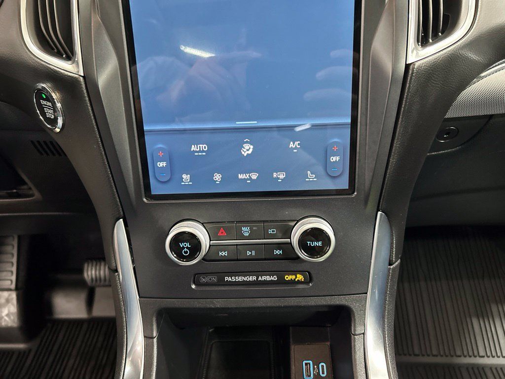 Certified 2021 Ford Edge Titanium w/ Canadian Touring Package AWD/4WD image 23