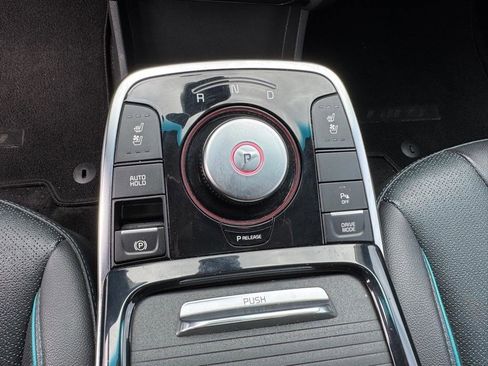 Used 2022 Kia Niro EX Premium FWD image 35