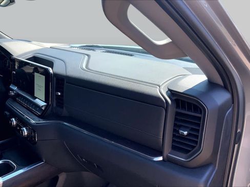 Used 2024 GMC Sierra 1500 SLT AWD/4WD image 19
