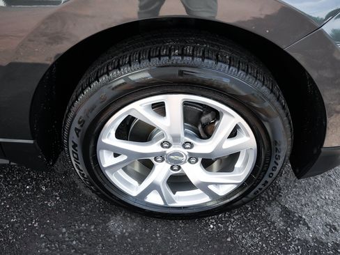Used 2019 Chevrolet Equinox LT w/ Sun & Navigation Package AWD/4WD image 9