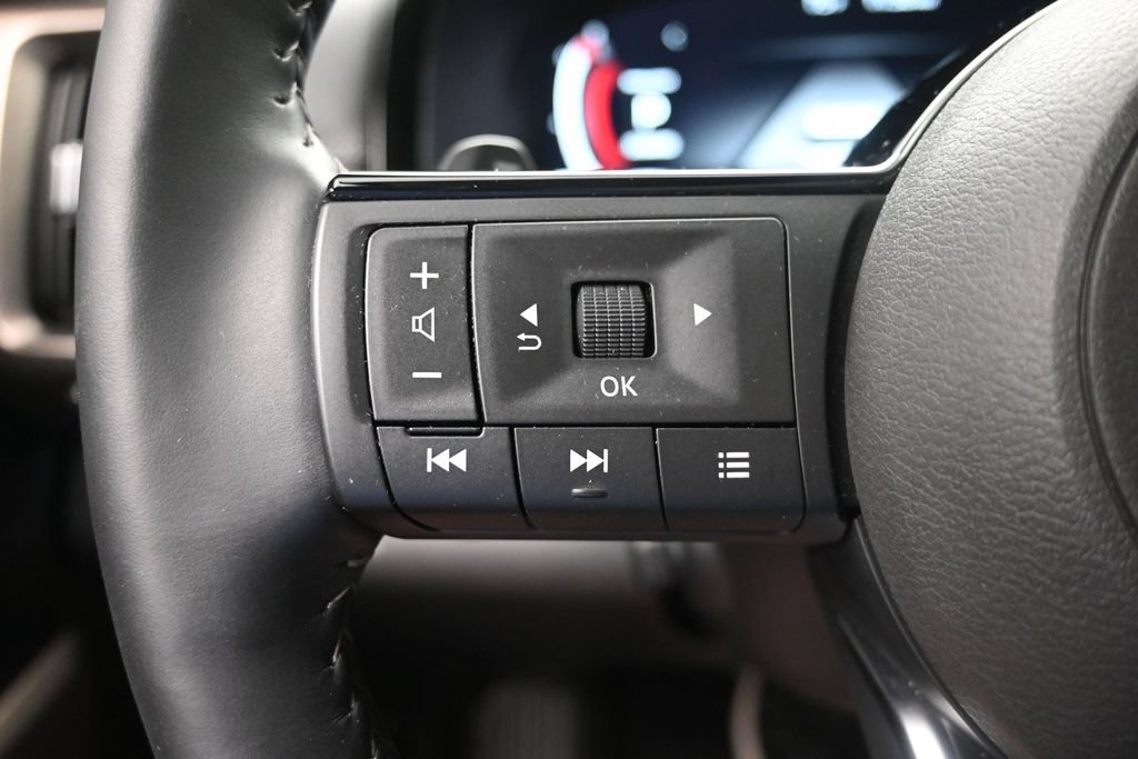 Used 2024 Nissan Pathfinder Platinum FWD image 15