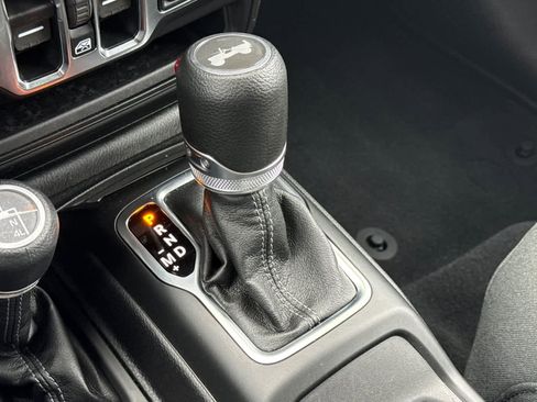 Used 2025 Jeep Wrangler Unlimited Sport AWD/4WD image 21