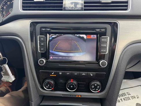Used 2014 Volkswagen Passat 2.5 SE image 28
