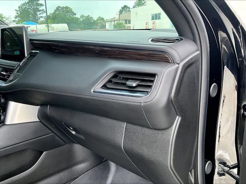 Used 2024 Chevrolet Tahoe LT w/ Luxury Package RWD image 18