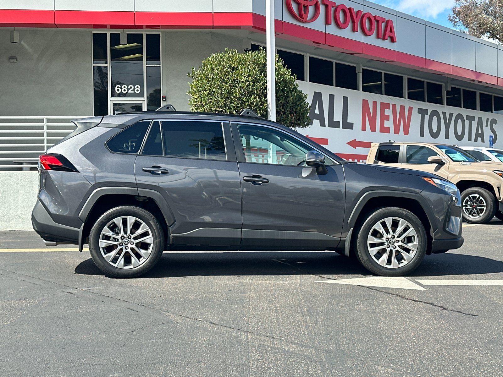 Used 2024 Toyota RAV4 XLE Premium FWD image 6