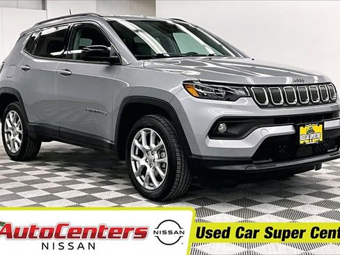 Used 2022 Jeep Compass Latitude image 1
