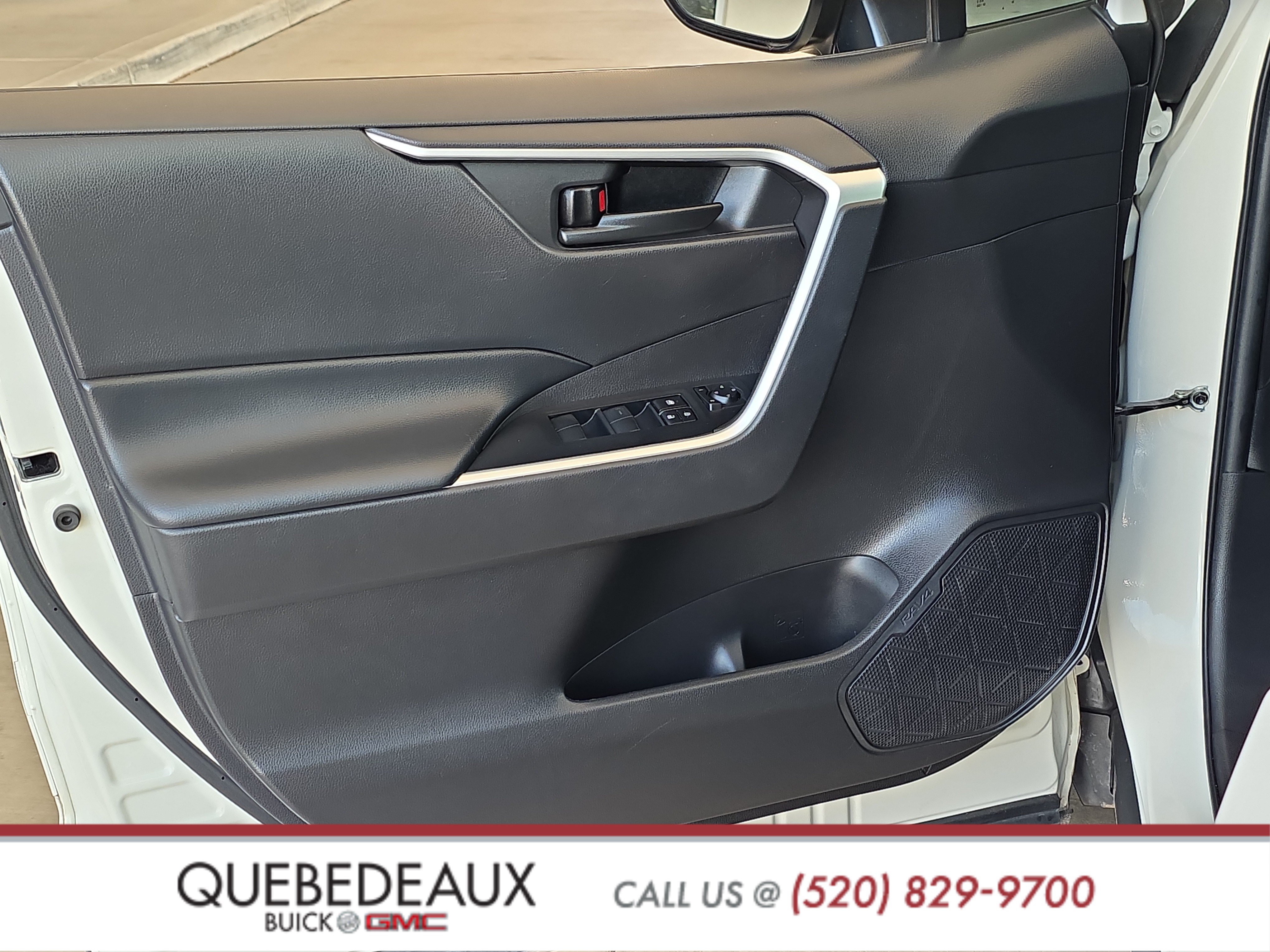 Used 2022 Toyota RAV4 LE FWD image 9
