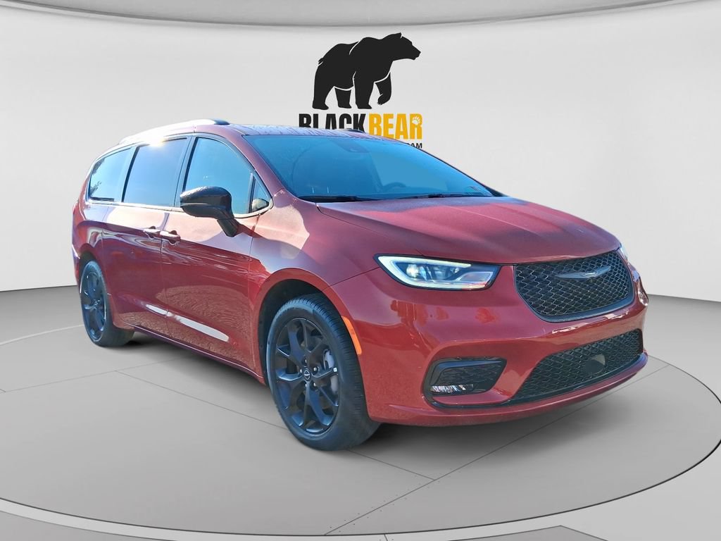 New 2026 Chrysler Pacifica Select w/ S Appearance Package AWD/4WD image 1