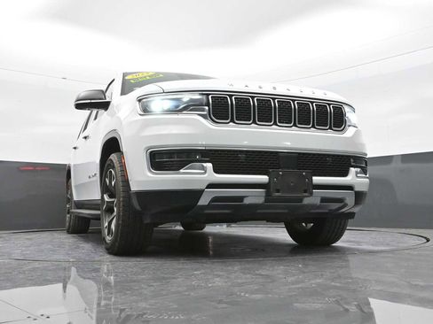 Used 2023 Jeep Wagoneer L Series III w/ Preferred Equipment Group image 37