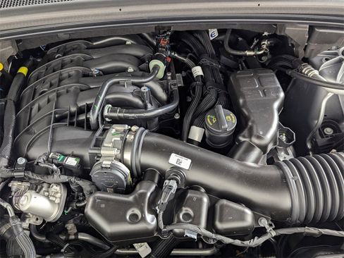 New 2025 Jeep Grand Cherokee Altitude image 10