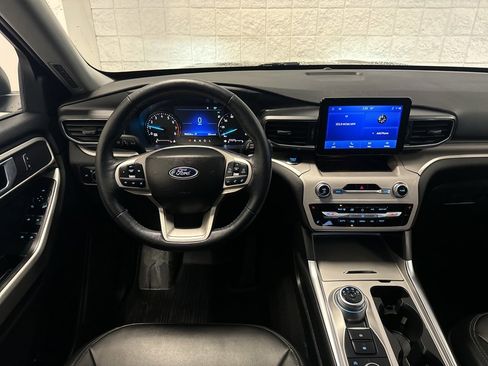 Certified 2023 Ford Explorer XLT w/ Equipment Group 202A image 5