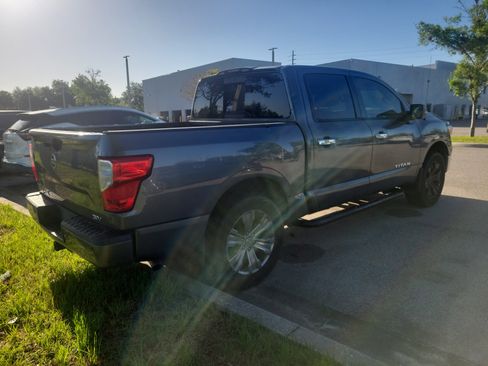 Used 2018 Nissan Titan SV w/ SV Convenience Package image 3