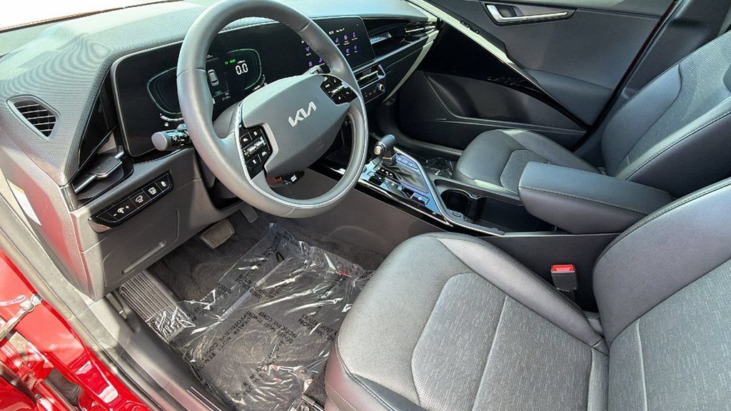 Used 2023 Kia Niro FWD image 10
