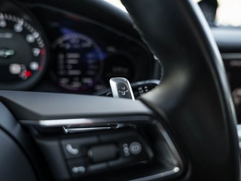 Used 2021 Porsche Panamera image 19