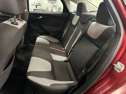 Used 2014 Ford Focus SE w/ SE Sport Package image 35
