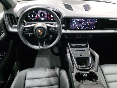Used 2025 Porsche Cayenne AWD/4WD image 9