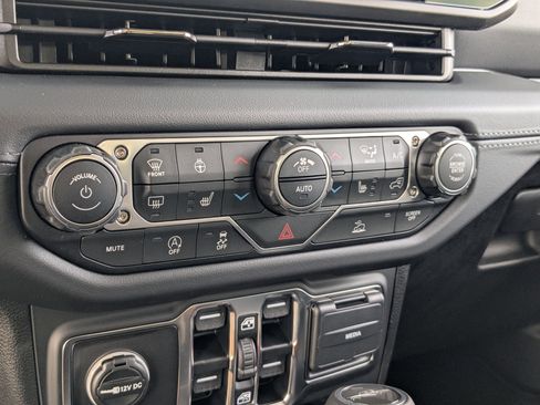 New 2025 Jeep Gladiator Sport image 19