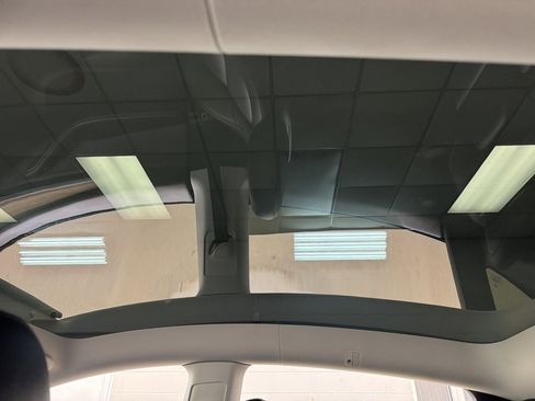 Used 2023 Tesla Model Y Long Range image 18